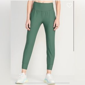 Old Navy Powersoft joggers, M